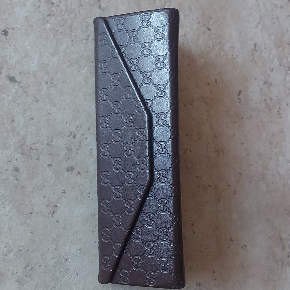 Gucci eyeglasses case & cleaning cloth